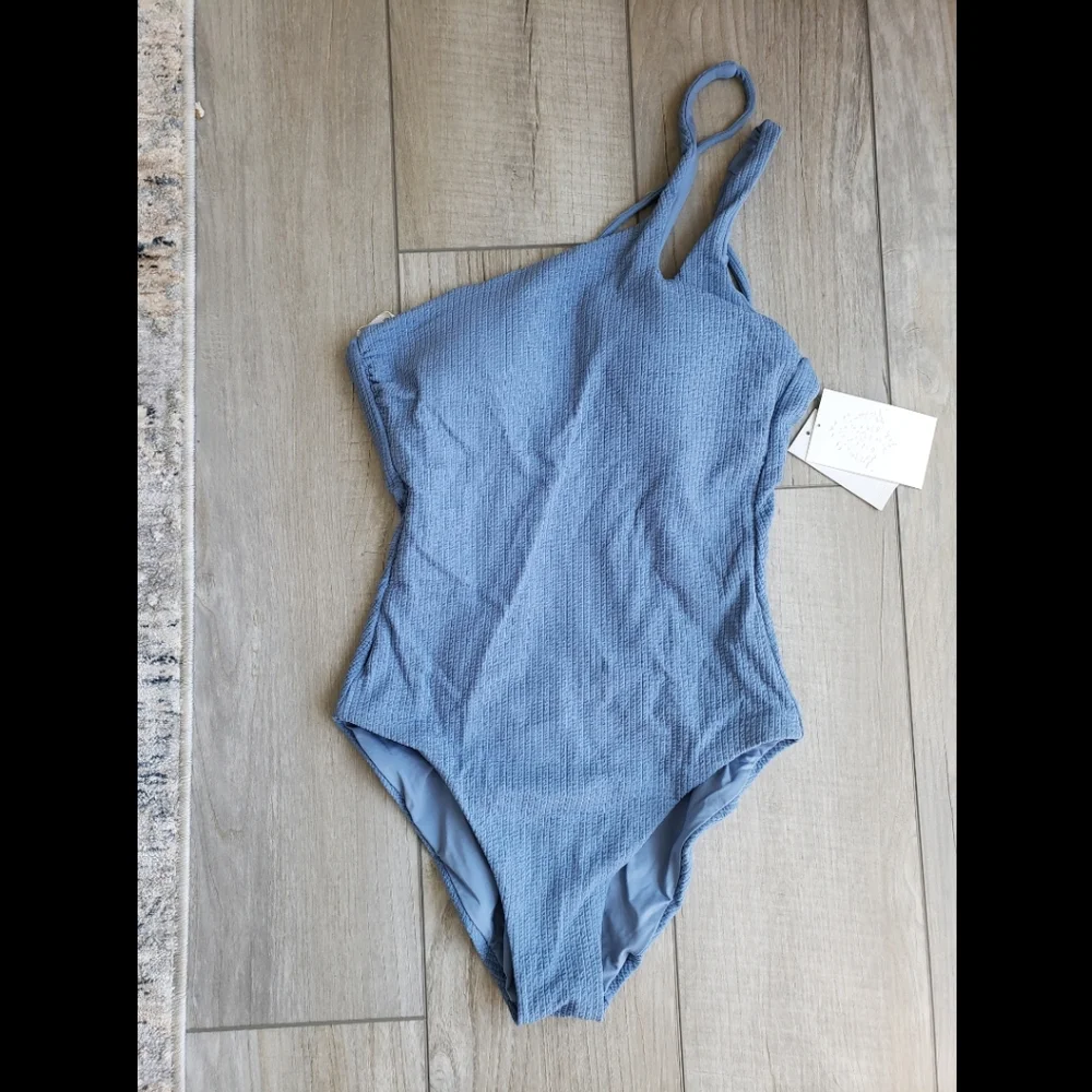 Becca One Piece Swimsuit - Picture 5 of 7